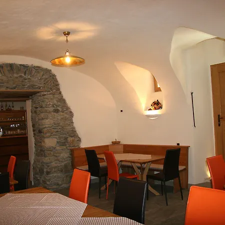 Del Castello Konukevi Tirano