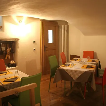 Del Castello تيرانو