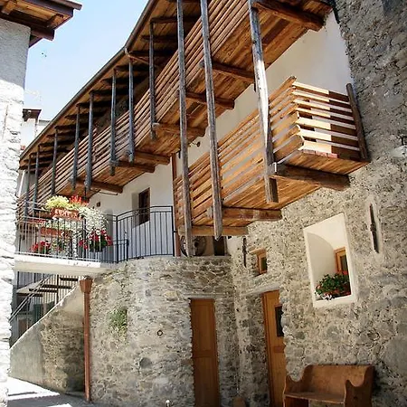 Del Castello Affittacamere Tirano